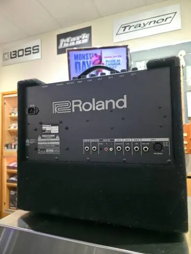 Roland KC-200 2