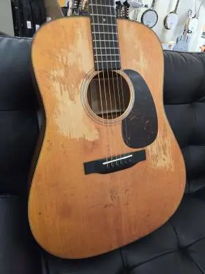 Martin Guitars - D-18 STREETLEG