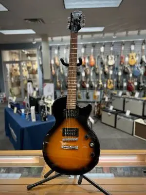Les Paul Special II w/ amp 2