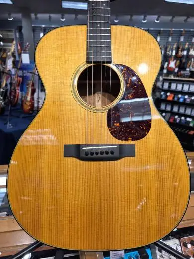 Martin Guitars - 000-18 2014