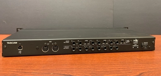 Tascam - US-16X08 2