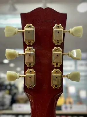 Gibson Custom Shop - 1960 Hummingbird Heavy Aged Acoustic Guitar with Hardshell Case - Washed Cherry Sunburst 2