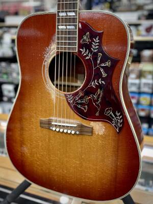 Store Special Product - Gibson Custom Shop - 1960 Hummingbird Heavy Aged Acoustic Guitar with Hardshell Case - Washed Cherry Sunburst