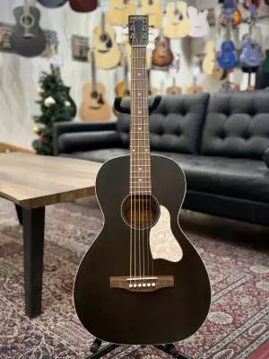 Roadhouse Faded Black