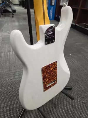 Fender - AM PRO II STRAT TL RW WHITE BLONDE 3