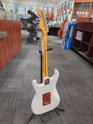 Fender - AM PRO II STRAT TL RW WHITE BLONDE 4