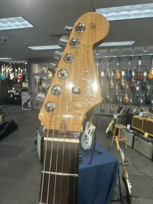 Fender Limited Edition American Professional II Stratocaster, Rosewood Fingerboard - Shell Pink 2