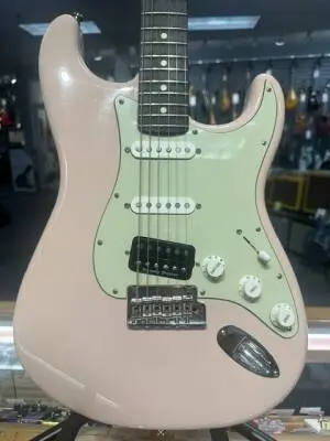 Fender Limited Edition American Professional II Stratocaster, Rosewood Fingerboard - Shell Pink 2