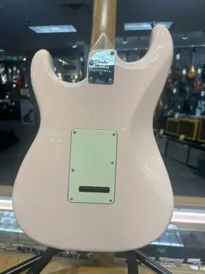 Fender Limited Edition American Professional II Stratocaster, Rosewood Fingerboard - Shell Pink 2