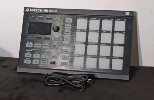 Native Instruments - MIKRO MK2 BL