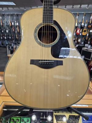 Yamaha LL16 ARE Original Jumbo Spruce Top Acoustic/Electric Guitar