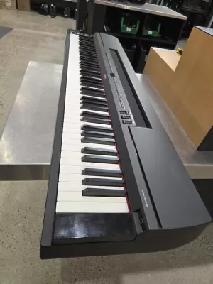 Yamaha - P255 B