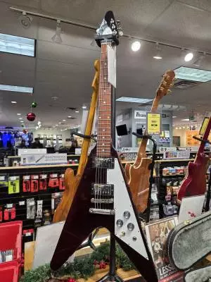 GIBSON AGED CHERRY FLYING V 2