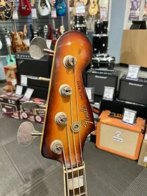 Fender Custom Shop - 1966 Jazz Bass Journeyman Relic - 3-Colour Sunburst 2