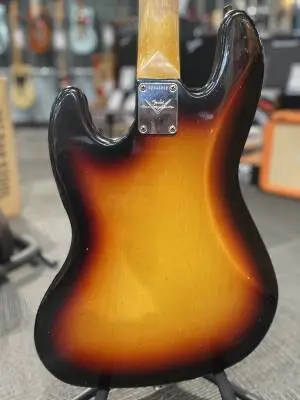 Fender Custom Shop - 1966 Jazz Bass Journeyman Relic - 3-Colour Sunburst 2
