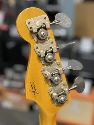 Fender Custom Shop - 1966 Jazz Bass Journeyman Relic - 3-Colour Sunburst 2