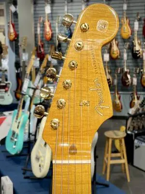 Fender - Limited Edition American Vintage II 1957 Stratocaster, Flame Maple Fingerboard - White Blonde 2