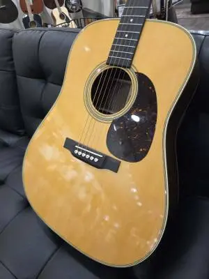 Martin Guitars - D-28 2017