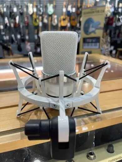 Neumann - TLM 102 Studio Set Large Condenser Microphone - White Edition 2