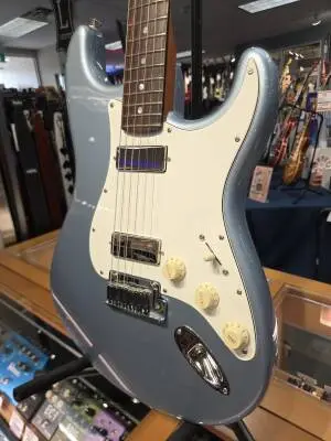 Store Special Product - FENDER LTD AM PRO II STRAT HH RW IBM