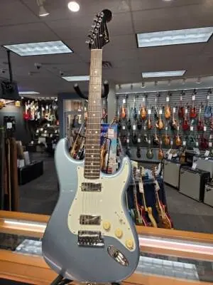 Store Special Product - FENDER LTD AM PRO II STRAT HH RW IBM