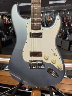 Store Special Product - FENDER LTD AM PRO II STRAT HH RW IBM