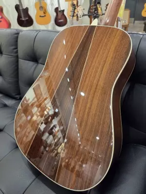 Martin Guitars - D-35 V18 5