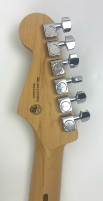 Fender - Player Stratocaster 3 Tone Sunburst 5