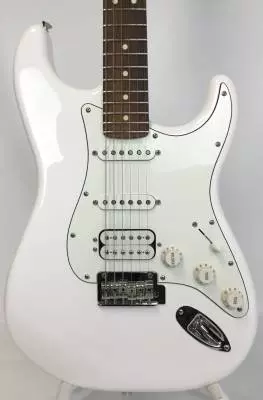 Fender - Player Stratocaster HSS Pau Ferro - Polar White 2