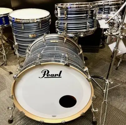 Pearl Masters Maple Pure 10, 12, 16, 22 in Black Oyster Swirl