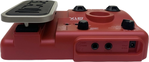 ZOOM GUITAR MULTI EFFECT WITH EXPRESSION PEDAL 2