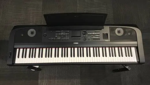 Yamaha - DGX670 B