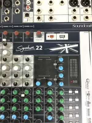 Soundcraft - SIGNATURE 22 - 22 Channel Analog Mixer with Lexicon Effects and USB 2