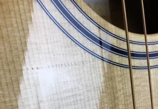 Taylor Guitars - Acoustic/electric 2