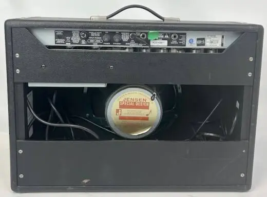 Fender '65 Deluxe Reverb Amplifier 2