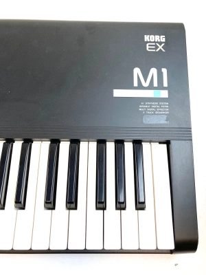 Korg M-1 Music Workstation 2