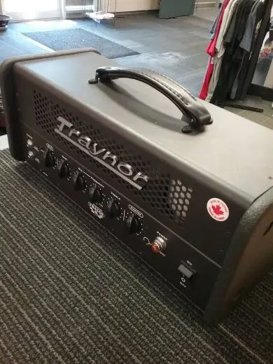 Traynor - YBA100 2