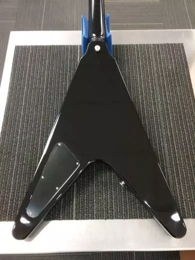 GIBSON 80S FLYING V EBONY W/CS 2