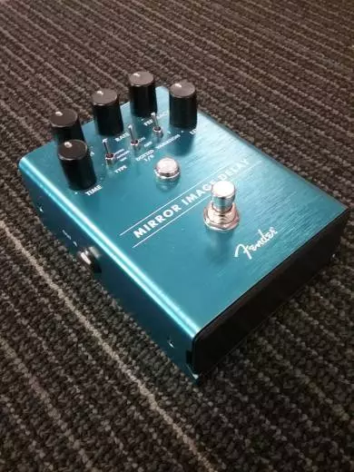 FENDER MIRROR IMAGE DELAY 2