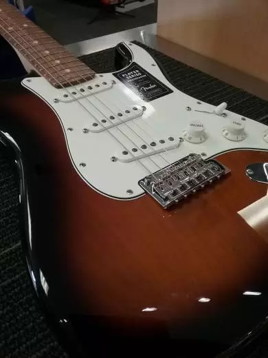 FENDER 70TH ANNIV PLAYER STRAT PF 2TSB 2