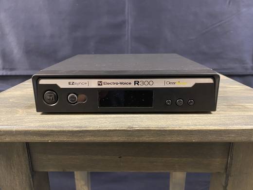 EV R300 Wireless Receiver w/ Case - C Band (516-532 MHz)