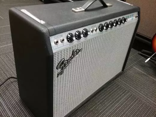 FENDER 68 CUSTOM DELUXE REVERB 2