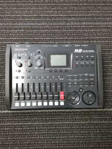Zoom - R8 ZOOM