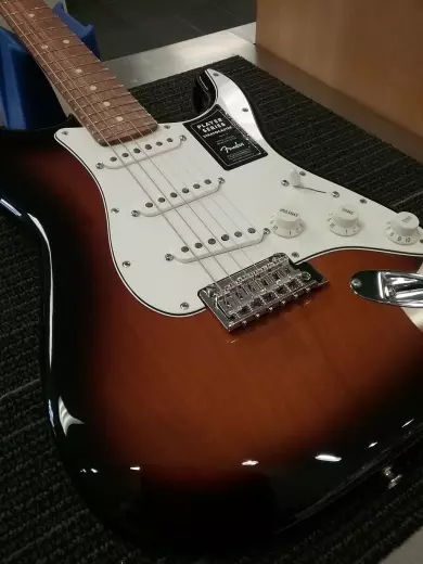 FENDER 70TH ANNIV PLAYER STRAT PF 2TSB 2