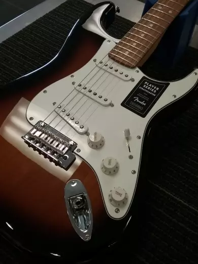 FENDER 70TH ANNIV PLAYER STRAT PF 2TSB 2