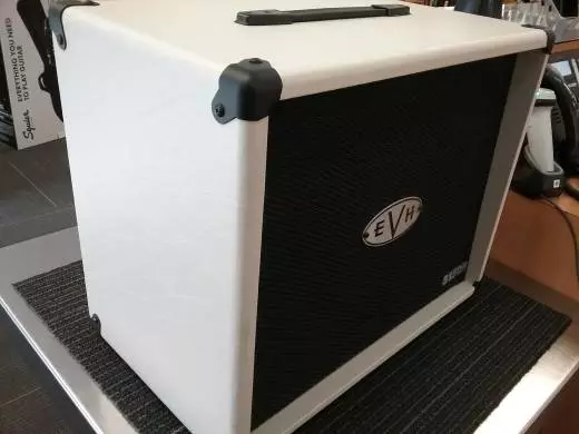 EVH 5150 III 112ST CAB IVORY 2