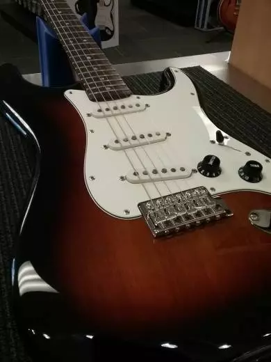 Squier - 037-4010-500 2