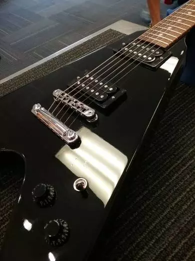 GIBSON 80S FLYING V EBONY W/CS 2