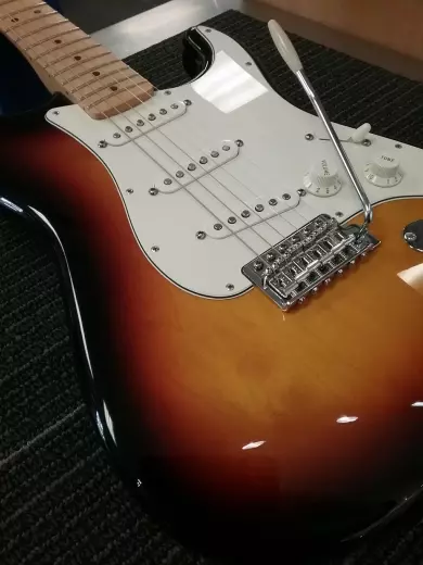 FENDER STD STRAT MN 3TSB 2