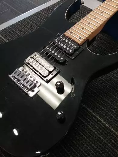IBANEZ PLYWOOD BODY MAPLE NECK BLACK 2